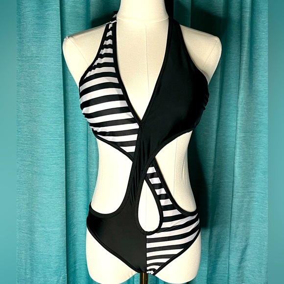 Women Black And Striped Cutout One Piece Swimsuit